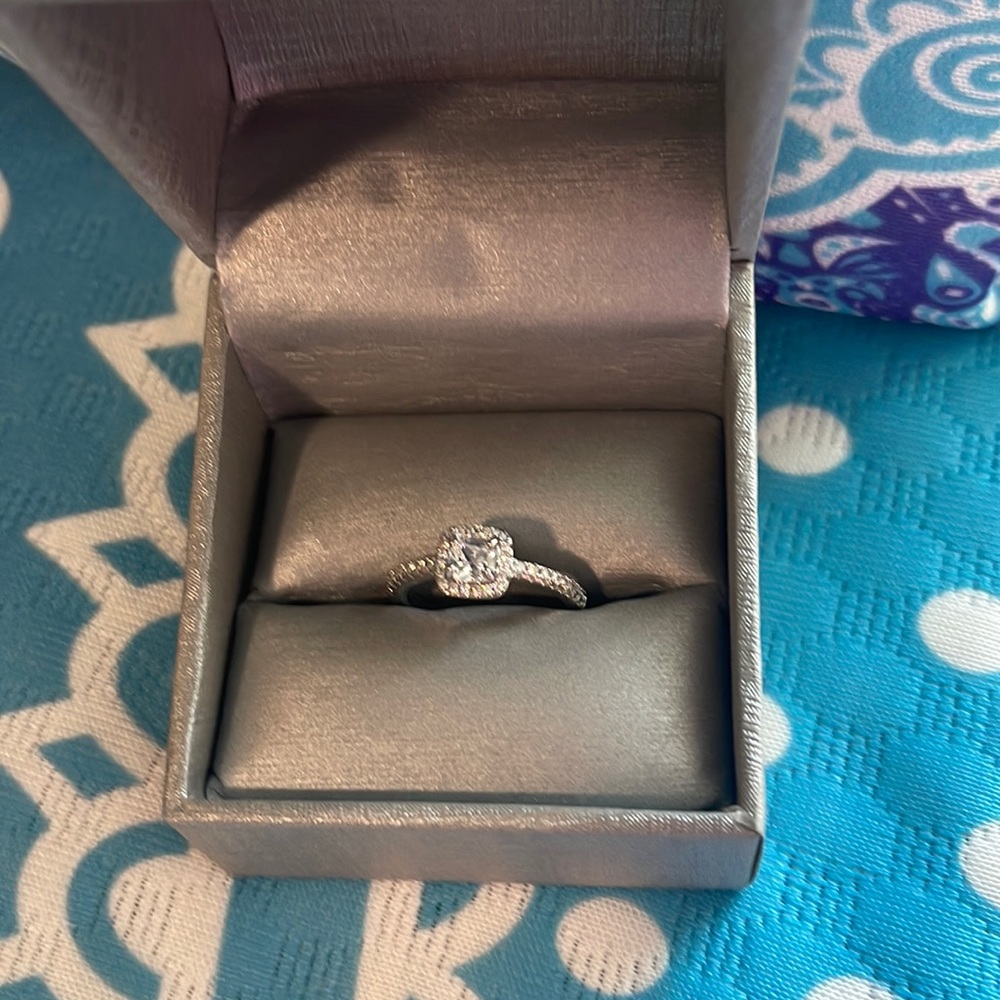 EUC silver color ring with rhinestones size 7